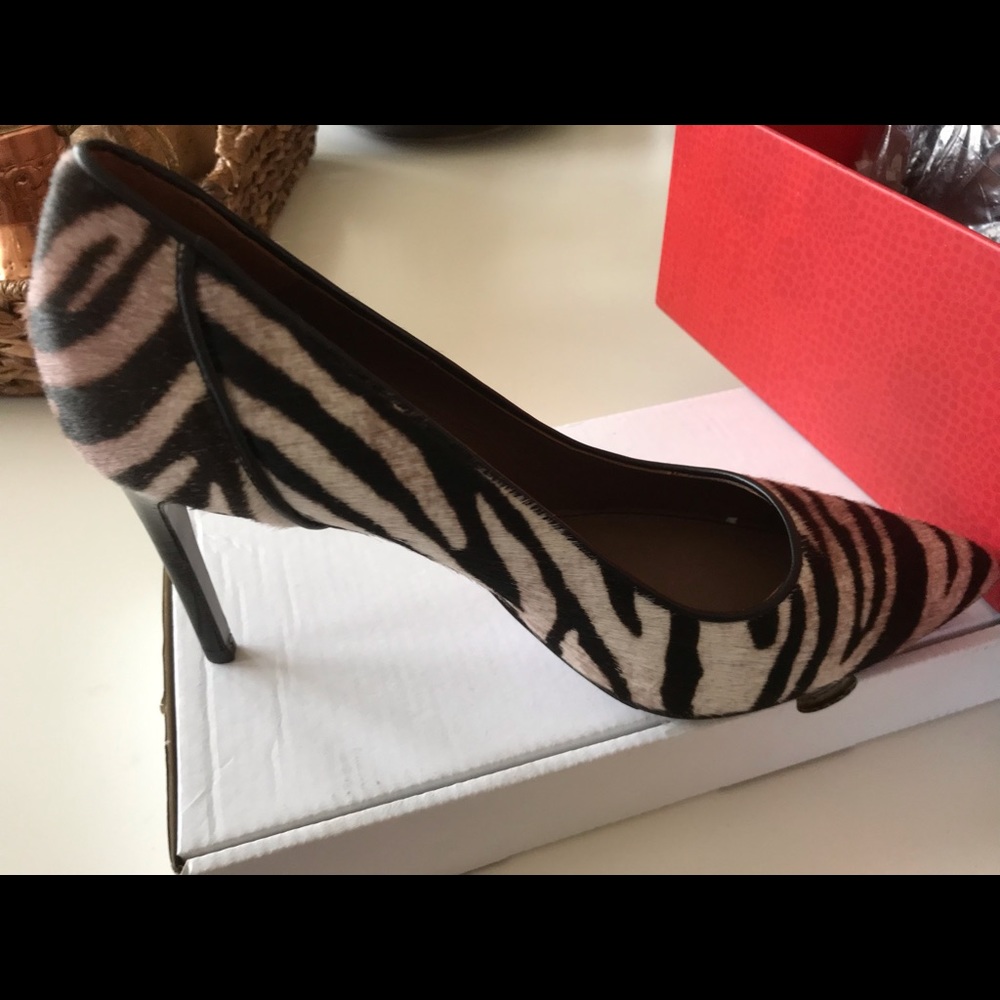 It’s Donald Pliner!  Sexy NEW‼️ Pumps💋